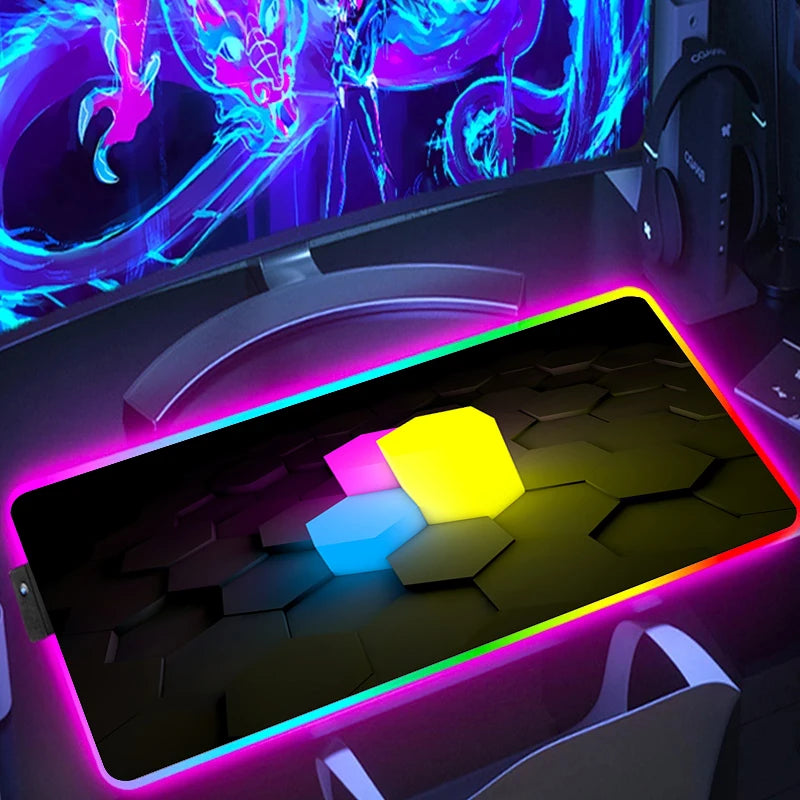 Tapis de souris RGB installé sur bureau gaming