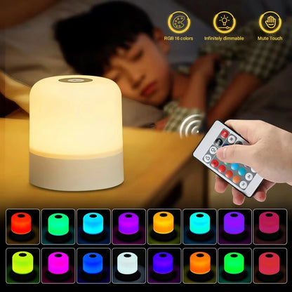 Lampe d'ambiance LED posée sur une table de chevet