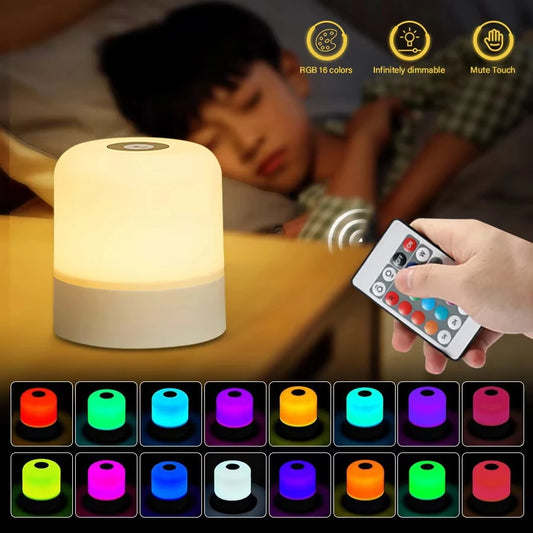 Lampe d'ambiance LED posée sur une table de chevet
